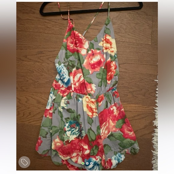 Cotton candy size small. Floral romper True To Size No Stretch - Picture 3 of 5
